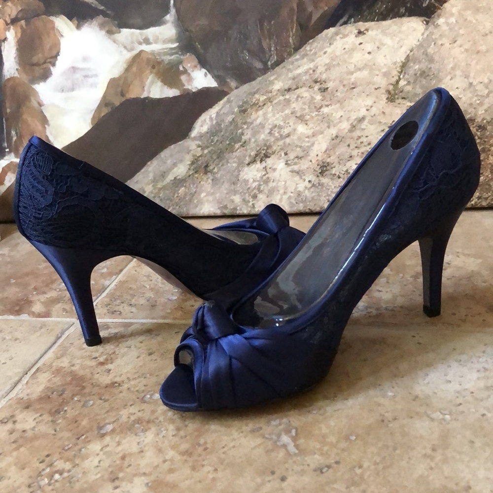 Adrianna Papell Francesca Bow Slim Heels Indigo Satin 8.5 W (HOLD) - Picture 1 of 15